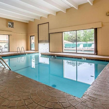 Rodeway Inn Лотон Экстерьер фото