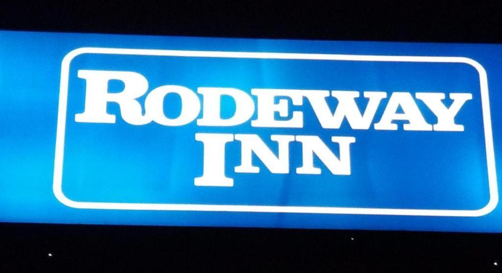 Rodeway Inn Лотон Экстерьер фото