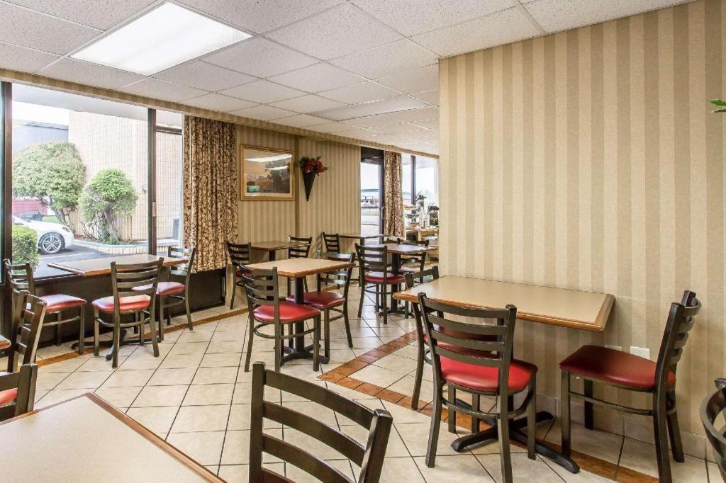 Rodeway Inn Лотон Экстерьер фото