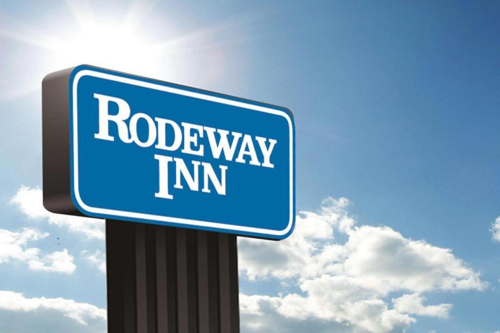 Rodeway Inn Лотон Экстерьер фото